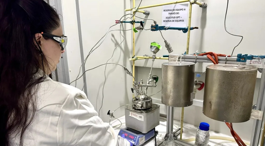 CRNMaderaCorcho's tweet photo. 🗞#NoticiaCAMBIUM Seguimos con proyectos innovadores y sostenibles: @aimplas coordina un proyecto para desarrollar suelas de calzado a partir de residuos de madera.
📲https://t.co/PmCtLASBJ9
#madera #sostenible #innovación #experimentación #aimplas #calzado https://t.co/EeKvdCbXCK