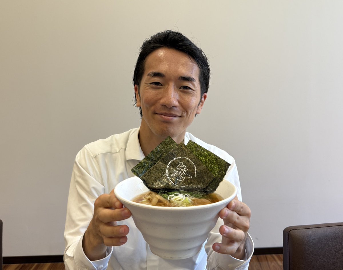 Btaros's tweet image. その後、安野さんは収録に向かい、須田は事務手続きのあと議員食堂で参議院ラーメンをいただきました。やるべき事務作業がたくさんあるぞい。