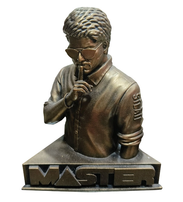 Openthemag's tweet image. In 2009, @actorvijay gave his cause a name; all his rasigar mandrams were rebranded as Makkal Iyakkam, or People’s Movement. The Vijay Makkal Iyakkams flourished, drawing in even college kids as members in vast figures. One such youth who was drawn to enrol with the Velachery…