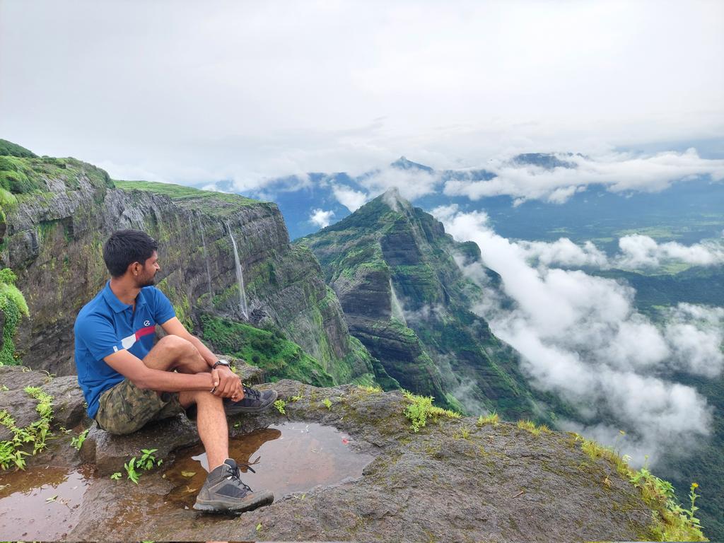 વનરક્ષક 🌟 (2017) (@rathore_jorsinh) on Twitter photo કાલભૈરવ શિખર, કોંકણ કડા, હરિશ્ચંદ્રગઢ
- અહમદનગર જિલ્લો 
🙏હર હર મહાદેવ 🙏 કાલભૈરવ શિખર, કોંકણ કડા, હરિશ્ચંદ્રગઢ
- અહમદનગર જિલ્લો 
🙏હર હર મહાદેવ 🙏