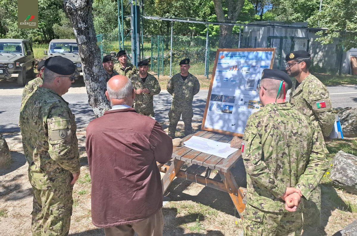 Exercito_pt's tweet image. 📢 Durante 8 semanas, os militares do Centro de Informação Geoespacial do Exército estiveram no terreno a recolher dados científicos para atualizar cartas militares, numa área de 1280 Km2, na região de Marvão e Gavião.
#ExércitoPortuguês #CIGeoE #Cooperação_Nacional