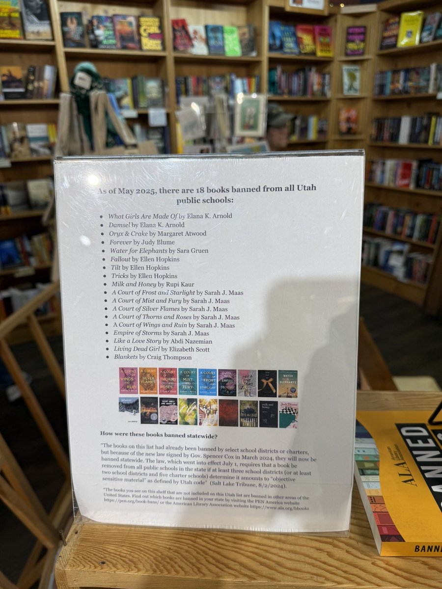 mariomnts's tweet image. Una librería de Moab en medio de Utah 🏳️‍🌈