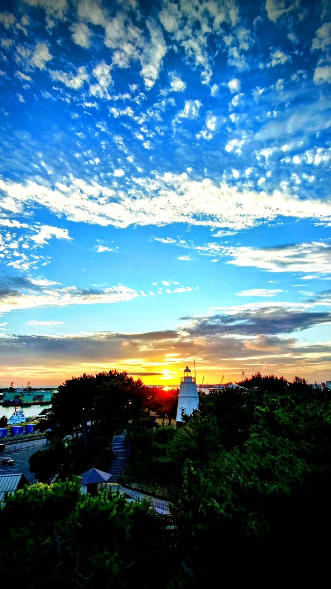 mvkqV4BWpFRLset's tweet image. のんびり歩いて日和山公園から海を眺める⛅️ふ〜🍦