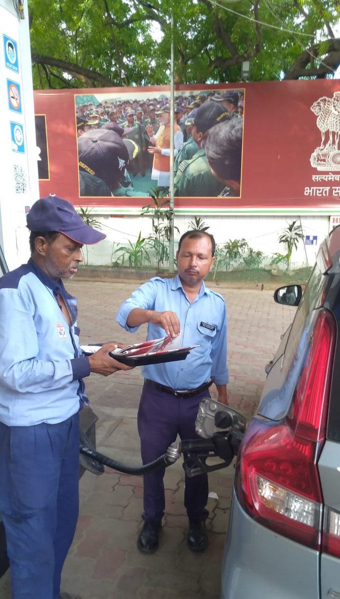 SSpanchshila's tweet image. Friday feels rolling in with fresh headlines, familiar faces &amp;amp; a whole lot of heart. 🗞️🚗
At Panchshila, the weekend begins with warmth and the joy of little rituals.
#FeelGoodFridays #WeekendVibes #ProjectAbhyuday

@hardik_HPCL @HPCL @hpcl_retail @BanaySingh07 @Rg03Goel