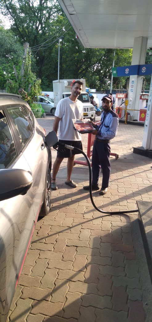 SSpanchshila's tweet image. Friday feels rolling in with fresh headlines, familiar faces &amp;amp; a whole lot of heart. 🗞️🚗
At Panchshila, the weekend begins with warmth and the joy of little rituals.
#FeelGoodFridays #WeekendVibes #ProjectAbhyuday

@hardik_HPCL @HPCL @hpcl_retail @BanaySingh07 @Rg03Goel