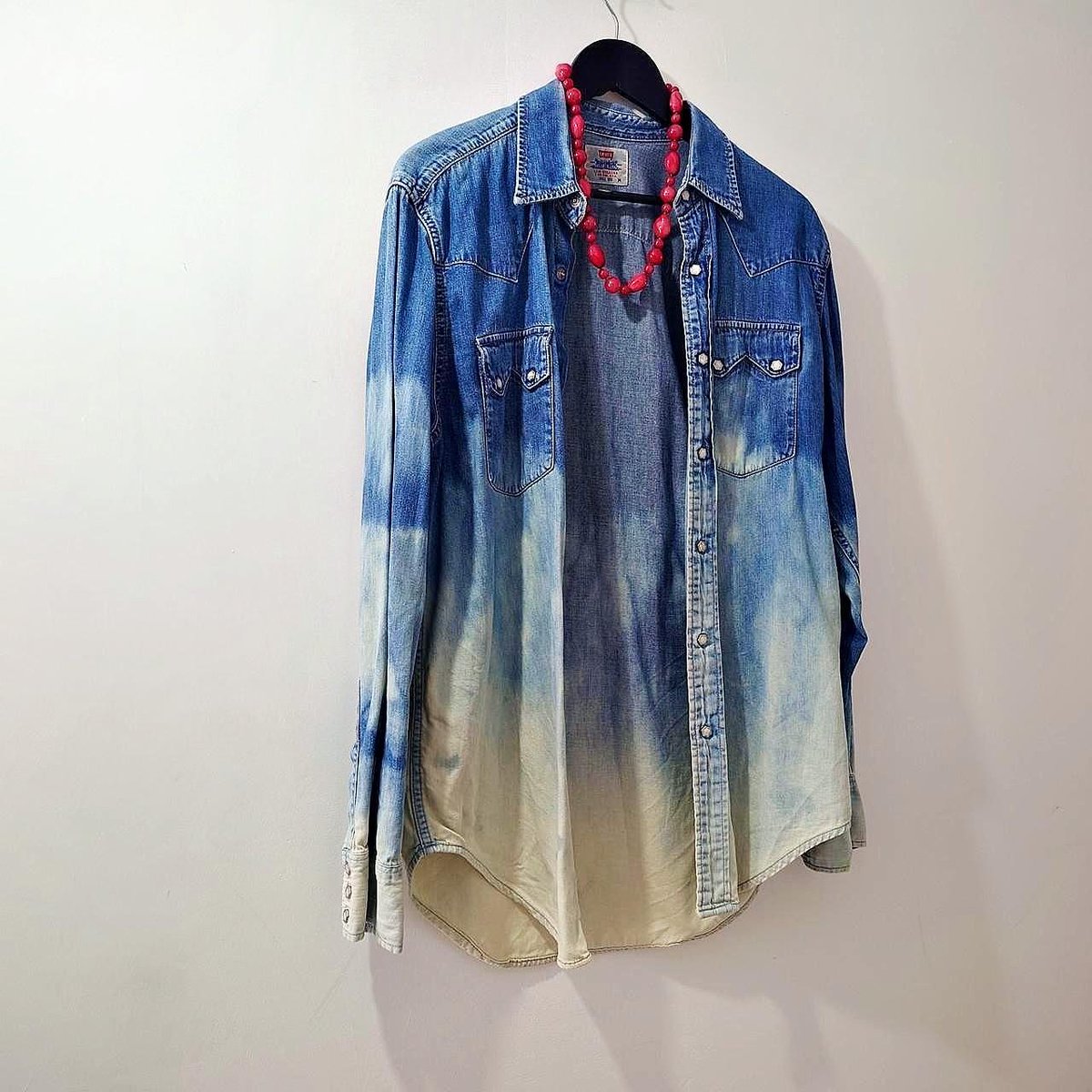 CraftyBelfast's tweet photo. Clouds shirt @depop 👀
Upcycled Vintage #levis
https://t.co/yIbIwlltpF https://t.co/tnFglFRxQc