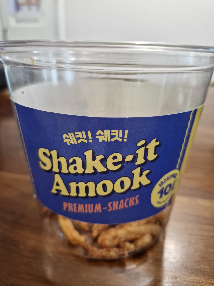 sing_for_nobody's tweet image. 여러분 이것은, 삼진어묵에서 파는 어묵 튀김인데요. 시즈닝 뿌려서 흔들어 먹는 것 같은데 시즈닝 없이도 짱맛!입니다ㅋㅋ
엄청난 맥주 안주인데 맥주에 먹어보지 못해서 아쉬움...