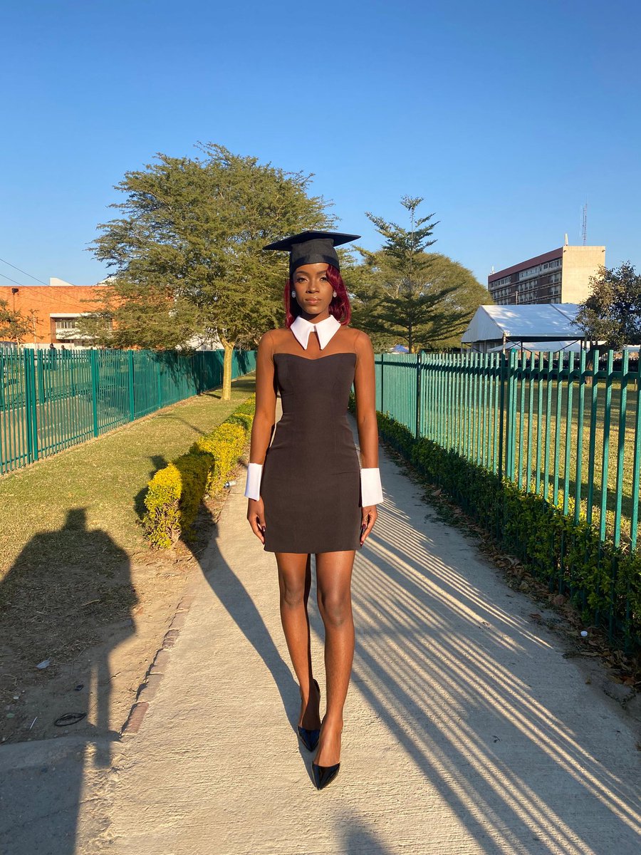 NgoyiMumba1's tweet image. What she ordered  VS  what she got😍🔥