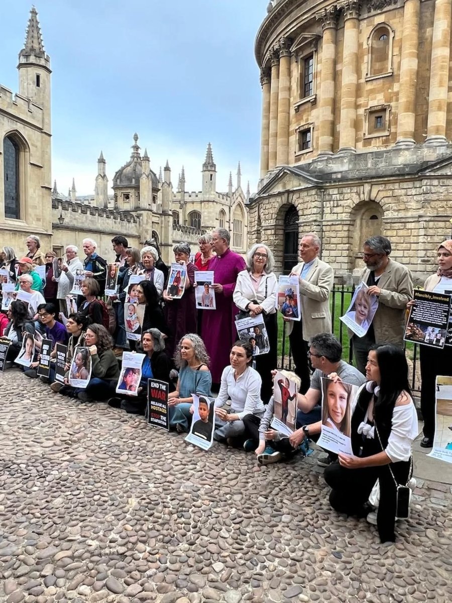 OxfordClarion's tweet image. The Bishop of Oxford joined a vigil in Oxford on Thursday in remembrance of both Israeli and Palestinian children killed in the last two years. UK Friends of Standing Together support a progressive social movement in Israel which brings together Arabs and Jews.