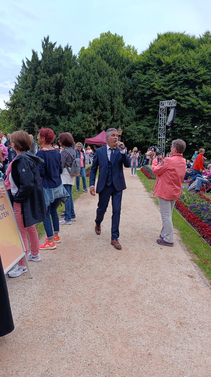 GoldrauschEntS's tweet image. Der Bad Homburger #Sommer vom 11. Juli bis zum 02. August 2025. KAISER – Die Roland Kaiser Tribute Show 24.07.2025 Sommerbühne der Taunus Sparkasse vor dem Kaiser-Wilhelms-Bad. Eine große Hommage an den erfolgreichsten Protagonisten des Schlagers. #RolandKaiser #Feste #Festivals