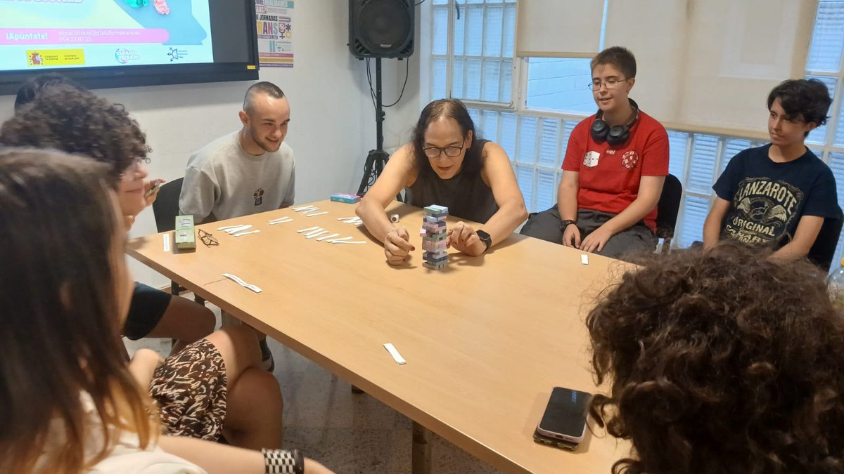 PlataformaTrans's tweet image. 🏳️⚧️ Ayer nos reunimos en el #EspacioTrans de Sevilla.
🏳️⚧️ En esta quedada trans construimos una jenga con nuestras historias, experiencias y estrategias para gestionar nuestras emociones.
🫂 Cada bloque representaba una historia personal, entre risas, anécdotas relacionadas con…