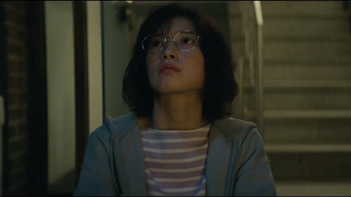 notevenremy's tweet image. s-line this!! s-line that!! but i honestly dont get it why she always checks the glasses like she’ll know the difference between a regular glasses and the glasses that make you see the s-line?!!
#SLine #SLineEp5