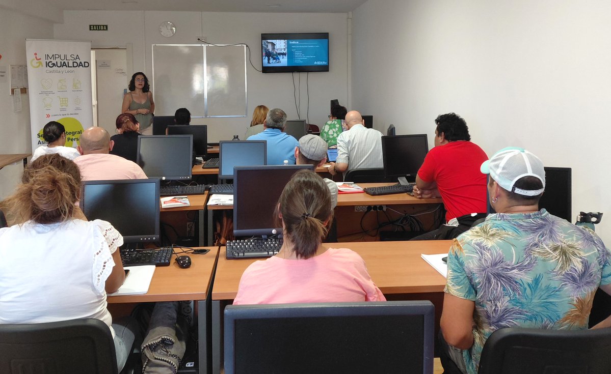 IMPULSA_CyL's tweet image. Continuamos con la difusión y la promoción de la #asistenciapersonal con una charla informativa para el alumnado del certificado de profesionalidad de &apos;Atención sociosanitaria a personas dependientes en instituciones sociales&apos;, impartido en la @efp_formacion de #Valladolid.