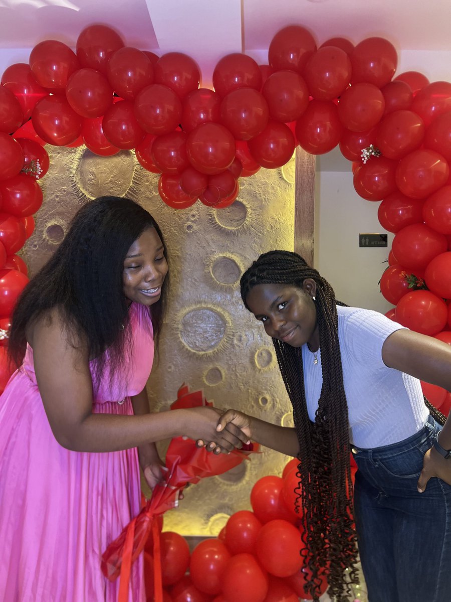 qwineno18's tweet image. My younger sister is off the market 🥳
She said YES to her Love last night.
Congratulations My people
Feel free to send your congratulations 🎉