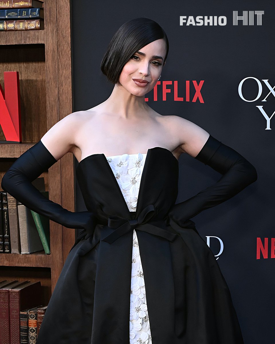 fashiohit_'s tweet image. Sofia Carson shines in elegance at the " My Oxford Year " premiere in Los Angeles — classic beauty with a modern twist.

#FashioHIT #sofiacarson #redcarpet #Netflix