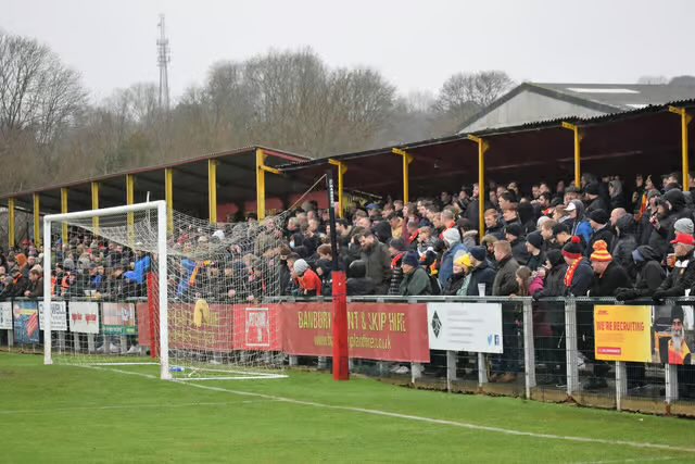 KillianB22's tweet image. 🧨 @FanHub fait entrer le groundhopping anglais dans une nouvelle dimension 🏟️
L’app célèbre le football vécu en tribunes et récompense les supporters qui suivent leur club au stade… et, depuis cette semaine, aussi ceux qui partent en escapade groundhop !
À la clé notamment :…