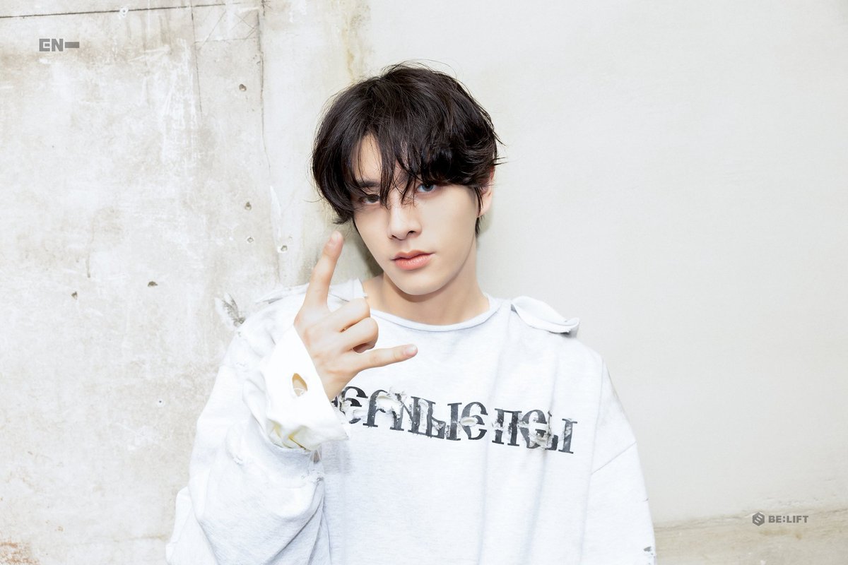 capek banget gue, disalahpahami mulu. emg wajah cakep gue gak keliatan kah?