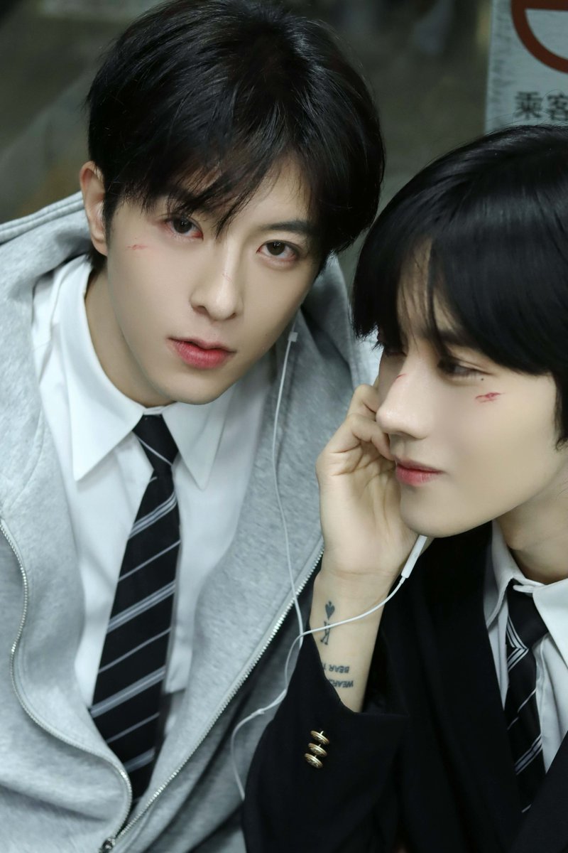 YoukuOfficial's tweet image. #ABODesire Hand in hand, side by side. #EliotHuang #KipukaQiu
#垂涎 #黄星 #邱鼎杰
#YOUKU #优酷