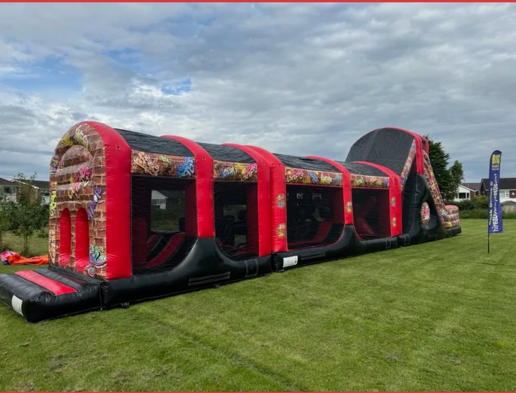 We’ve been on the phone to Dave and with the weather looking good for the weekend he’s dropping off this big boy today! It will be up all weekend from 4pm today.

hireabouncycastle.net