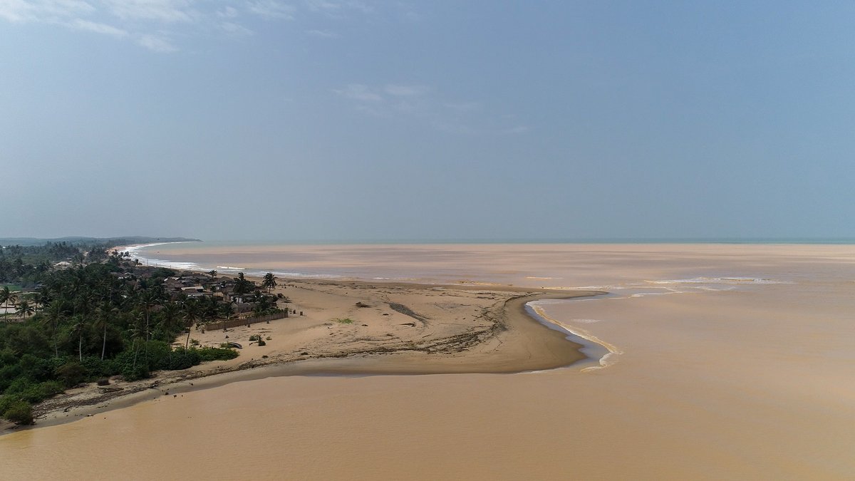 BenjiGyampoh's tweet photo. An indicator of how the fight against #galamsey in #Ghana is going. 

This is the Pra Estuary at Shama in Ghana. This is the water that Pra empties into the sea. This picture was taken a week ago. https://t.co/98g9oTHN7R
