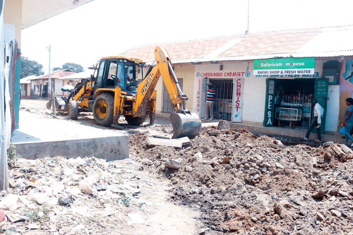 For the love of the Job. Masandukuni Cabro Access Road. Kazi inaendelea Nyali