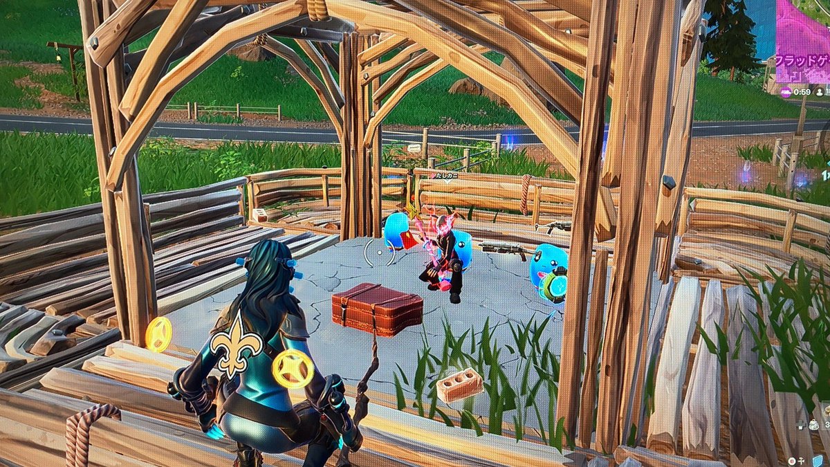 AMATSU___26's tweet image. 10分かけて開く箱を開けるフレ
壁壊されてこわいだろーへへへ
#Fortnite #フォートナイト