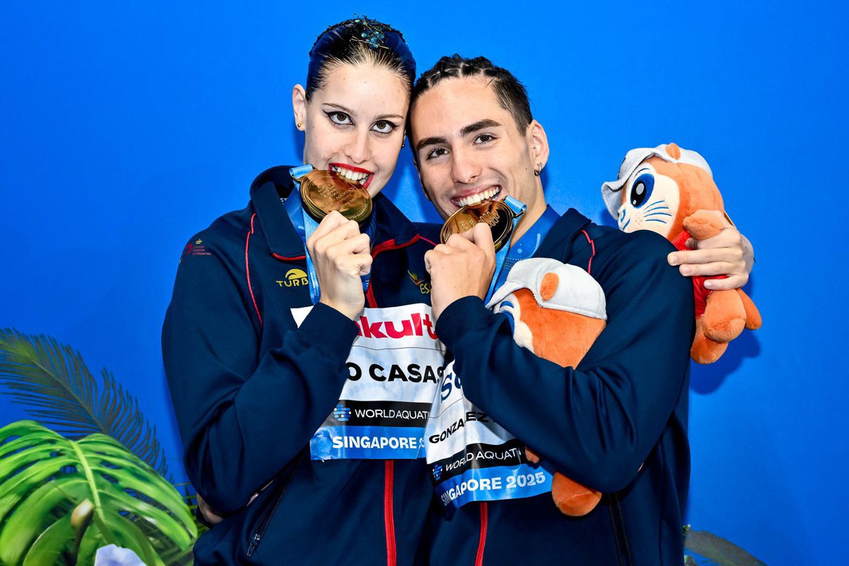 COE_es's tweet image. 🤯𝐍𝐎𝐒 𝐐𝐔𝐄𝐃𝐀𝐌𝐎𝐒 𝐒𝐈𝐍 𝐀𝐃𝐉𝐄𝐓𝐈𝐕𝐎𝐒
🥇Iris Tió y Denis González vuelven a subirse a lo más alto del podio en el dúo libre mixto.
¡SON CAMPEONES DEL MUNDO!
