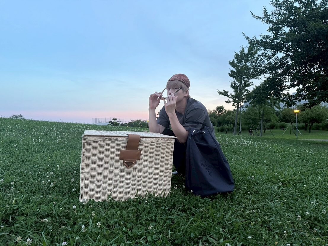 sakaentaro's tweet photo. Back from my unannounced intermission, with a basket full of summer as my plus one. 🍃 Thank you, PRADA. https://t.co/7GdfjSKpR5