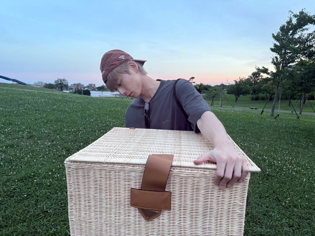 sakaentaro's tweet photo. Back from my unannounced intermission, with a basket full of summer as my plus one. 🍃 Thank you, PRADA. https://t.co/7GdfjSKpR5