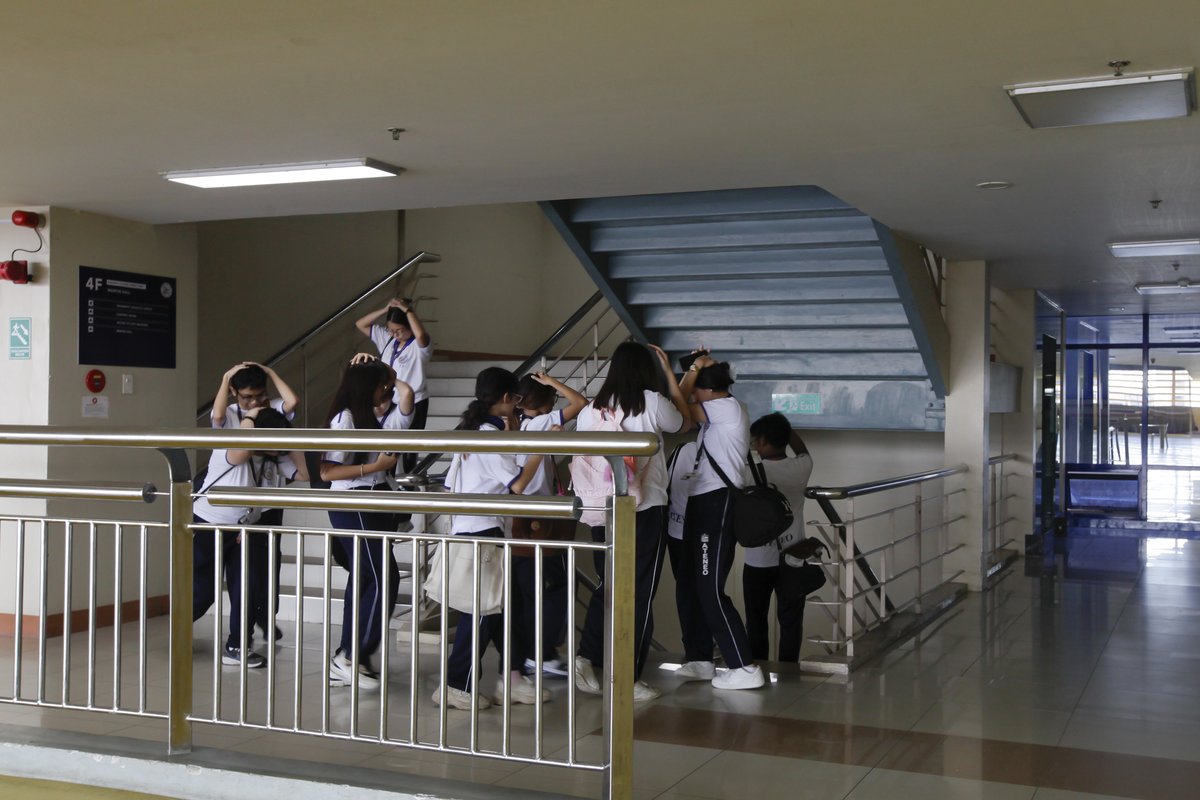 In Photos | City-Wide Full-Scale Earthquake and Tsunami Shake Out Simulation Exercise at the AdDU Jacinto Campus, on 25 July 2025. 

The AdDU community successfully executed their evacuation protocol with 4,655 evacuees in under 20 mins during the ...

facebook.com/ateneo.dedavao…