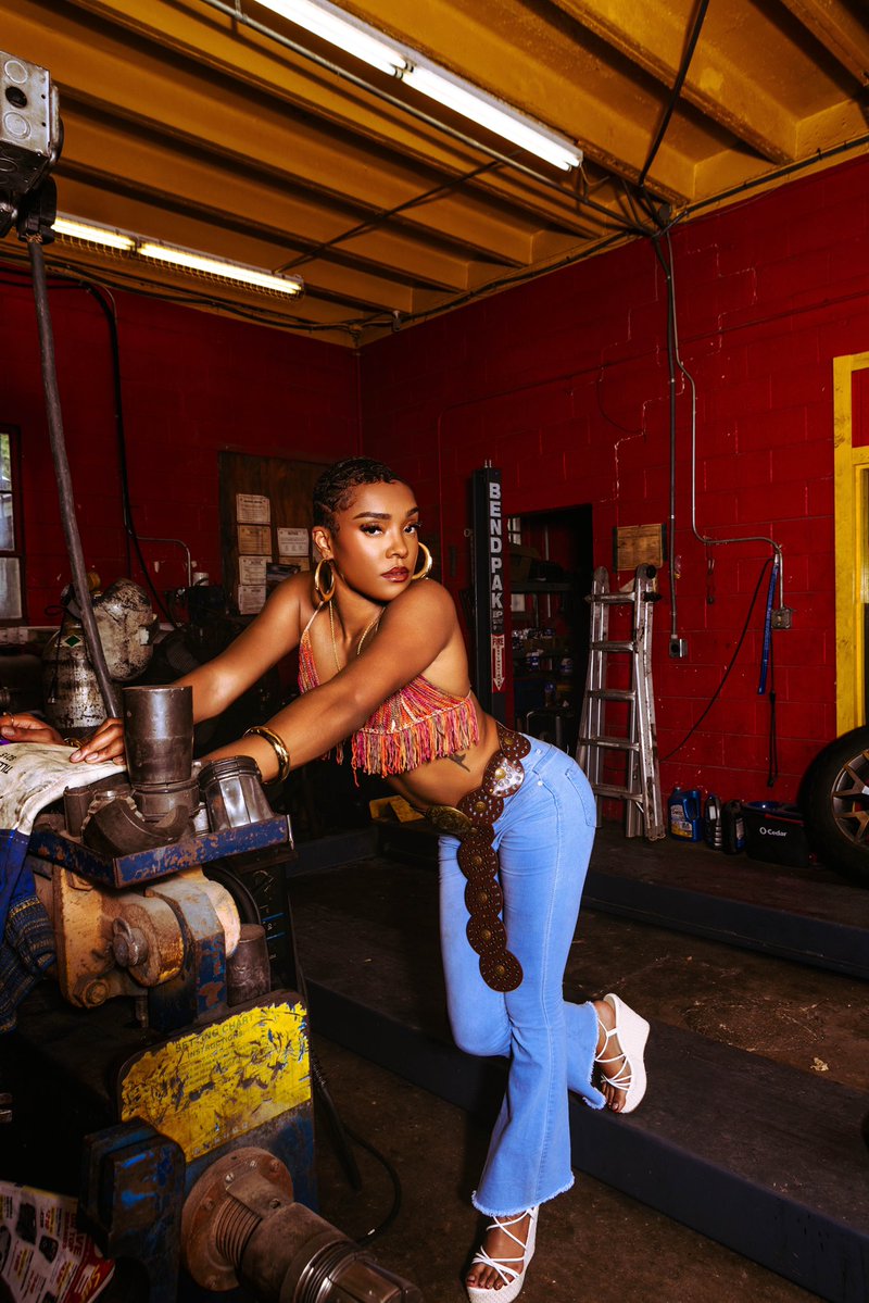 _brvel's tweet image. Didn’t come to fix your car , but might mess with your engine 💋🛠️