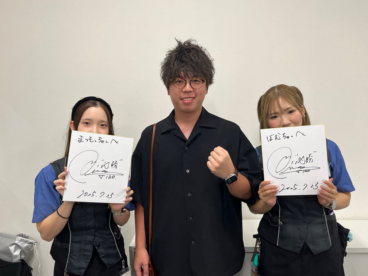 dynam_hikone's tweet image. JIRO(@JIROyakiniku)さん
実戦お疲れ様でした✨
私たちも写真撮影とサインを
いただきました~❤️
JIROさんご来店ありがとうございました😌
#ダイナム #滋賀彦根
#グランドオープン