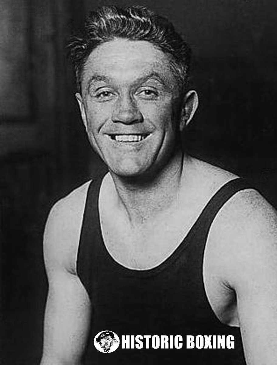BoxerJoeGrim's tweet image. World Lightweight Champ Benny Leonard beat World Featherweight Champ Johnny Kilbane via a TKO at Philly's Shibe Park #OTD in 1917. Kilbane's manager threw in the towel at the end of Rd 3 of 6 as a "battered + dazed" Kilbane struggled to rise after being floored by a right hook.