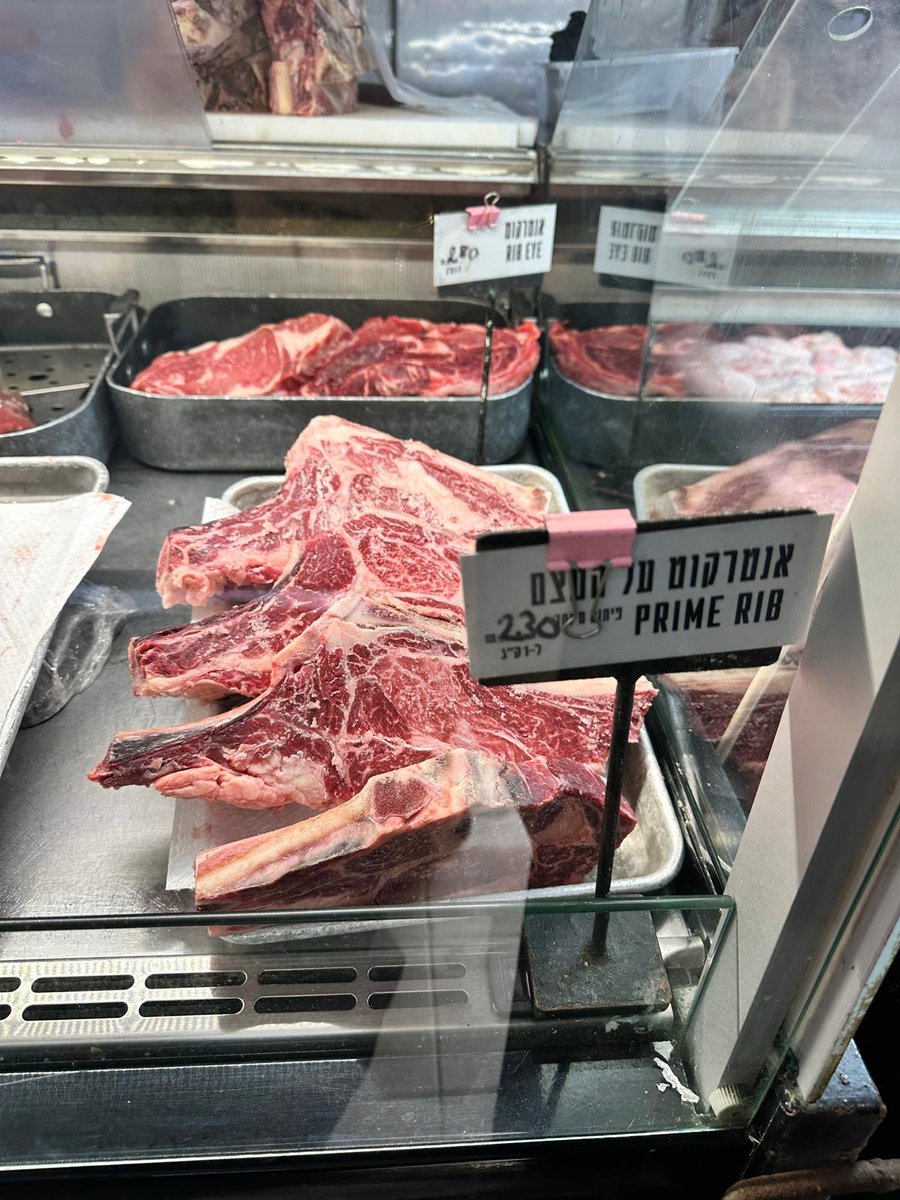 _orcaman's tweet image. אני מניח שכולם מכירים, אבל המחירים לאותו מוצר באותה חנות פיזית נמוכים לעיתים באיזור ה-30% מאשר המוצר הזהה בוולט (לפני עלות השילוח).
דוגמה בשידור חי מהחנות: יש נתח פריים ריב ב-230 ש״ח לק״ג לעומת 295 באותה חנות בדיוק בוולט. זה ~70 ש״ח/30% יותר.
להיות עצלן זה נוח אבל יקר...