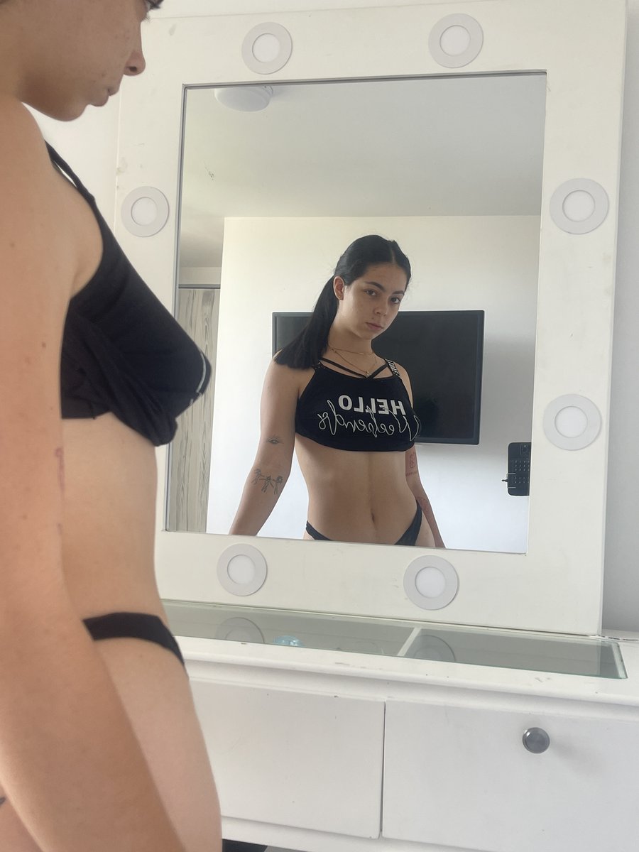 rose11velvet_'s tweet photo. My DMs are naughtier than my pics 😏

#DMMeDaddy #LatinaFreak #FlirtyMind https://t.co/T72PanPUmE