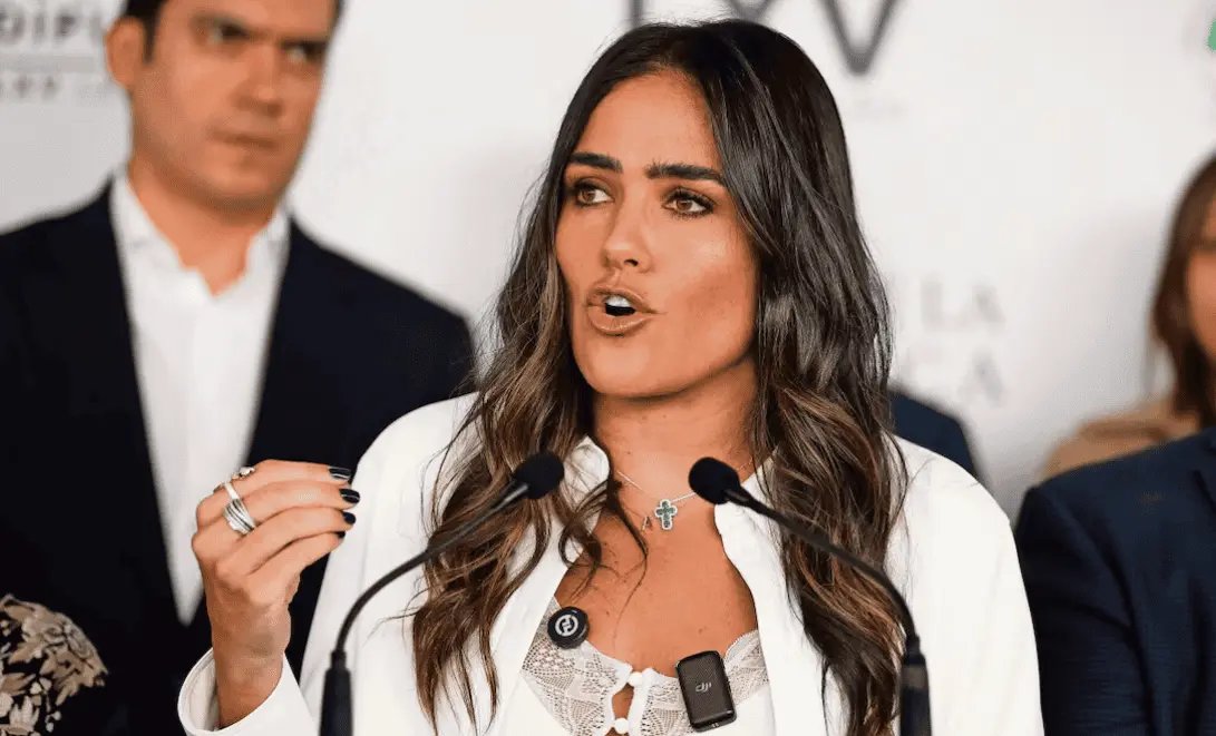 Cuando creí que nadie superaría a Sandra Cuevas!!.. llega <a href="/AlessandraRdlv/">Alessandra Rojo de la Vega</a>  mostrando  el verdadero rostro de la Soberbia, la Prepotencia, la Vanidad, el Clasismo, el Autoritarismo, la Corrupción, el Cinismo y la Ignorancia!!.😎