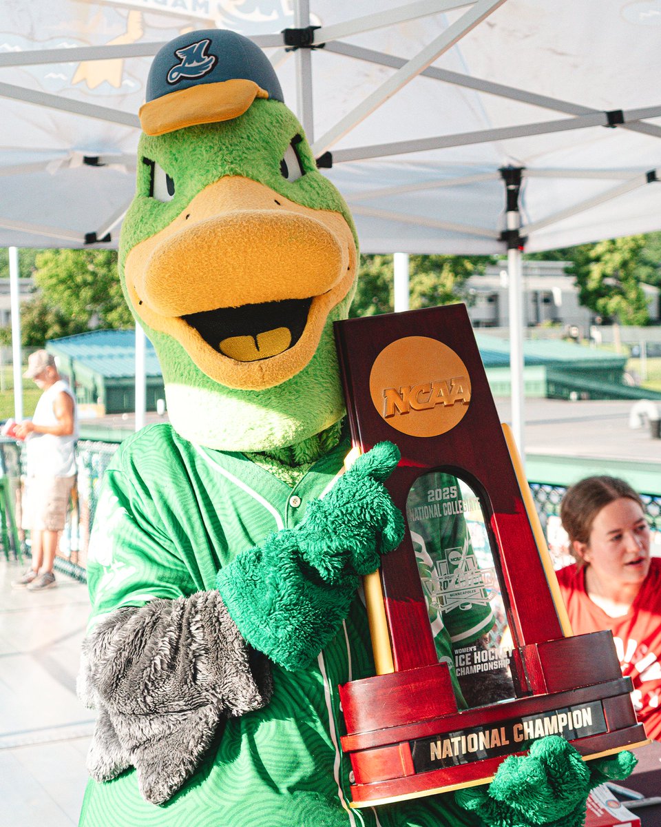 MadisonMallards's tweet image. From the rink to the diamond! πβΎ
@BadgerWHockey brought the championship vibes to the Duck Pond! π