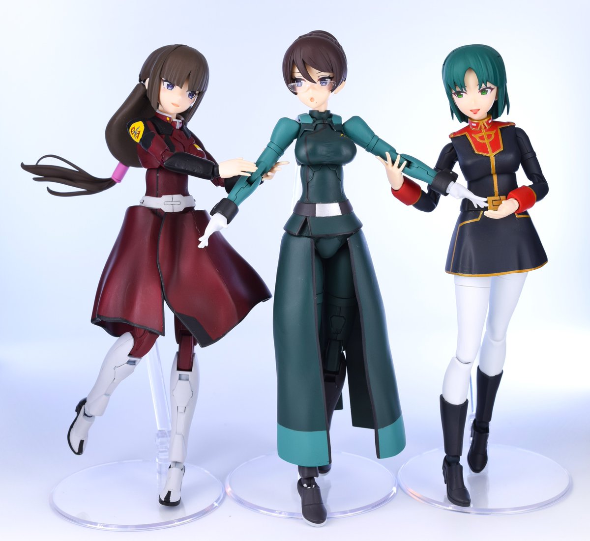 astante_f's tweet image. 12.マウアー
「自然な感じの軍服を作る」がコンセプト。
この辺りからもうボディペイントみたいな強引な塗り分けはやめて、まずパテで強引な造形をして、無理なく楽して塗ろうという方向に向かっています。まあ金の縁取りに全部台無しにされましたが。口紅は…もうこれは正解が分からんね…