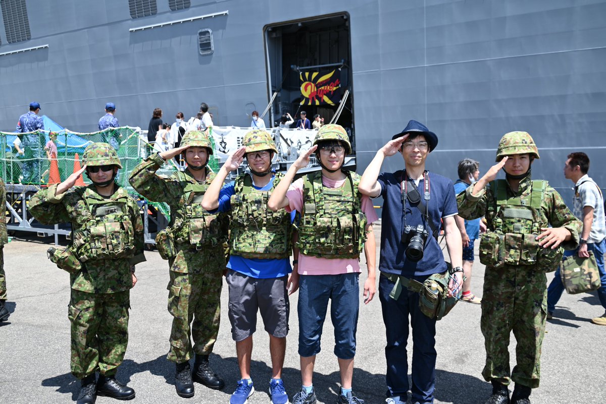 TagajoGSDFpr's tweet image. 第22即応機動連隊 は7月11日(金)~14日(月)に仙台港高松埠頭で行われた「艦艇広報」に協力しました。第22即応機動連隊保有の車両や装備品を展示し、来場された皆さまにご覧いただきました。