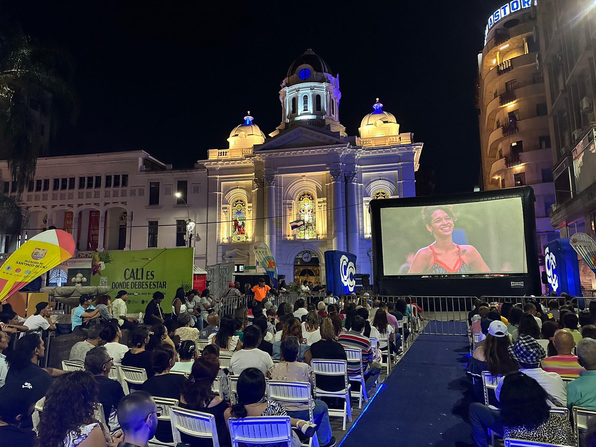 MabelLaraNews's tweet image. Gracias a #Ruta90, @CineColombia y @MunirFalah por hacer posible este sueño: llevar La Salsa Vive a la Plaza de Caicedo, en una proyección gratuita para que todos los caleños celebremos juntos nuestra esencia salsera. @SecTurismoCali @AlcaldiaDeCali #FelizcumpleañosCali