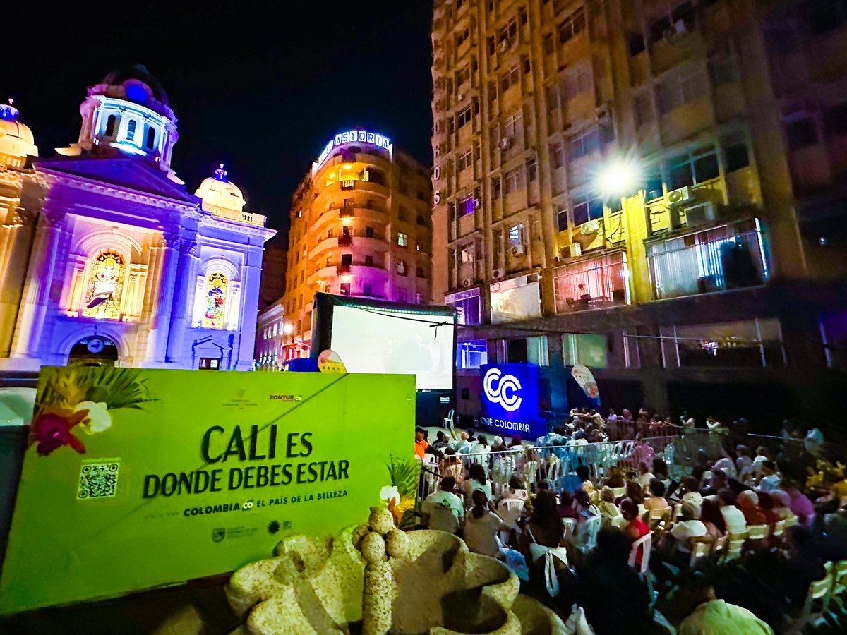 MabelLaraNews's tweet image. Gracias a #Ruta90, @CineColombia y @MunirFalah por hacer posible este sueño: llevar La Salsa Vive a la Plaza de Caicedo, en una proyección gratuita para que todos los caleños celebremos juntos nuestra esencia salsera. @SecTurismoCali @AlcaldiaDeCali #FelizcumpleañosCali