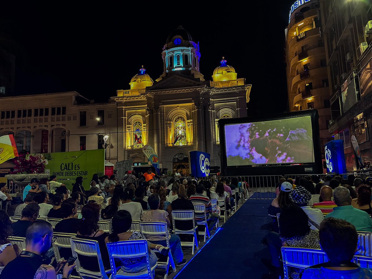 MabelLaraNews's tweet image. Gracias a #Ruta90, @CineColombia y @MunirFalah por hacer posible este sueño: llevar La Salsa Vive a la Plaza de Caicedo, en una proyección gratuita para que todos los caleños celebremos juntos nuestra esencia salsera. @SecTurismoCali @AlcaldiaDeCali #FelizcumpleañosCali