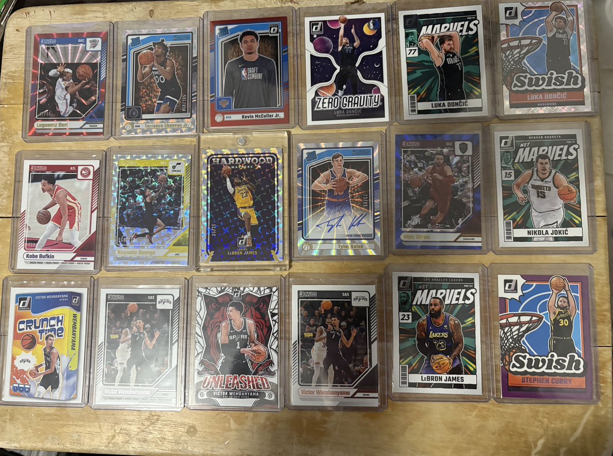 JFVV0912's tweet image. Got a Donruss Hobby box a month ago.
Lebron 25/25!
George 68/125
Bufkin 158/199
Strus 36/49
Dort 37/99
Terrence 68/125
McCullar 10/25
Kolek auto 73/99
#TBBCrew #donruss #NBA #TradingCards
