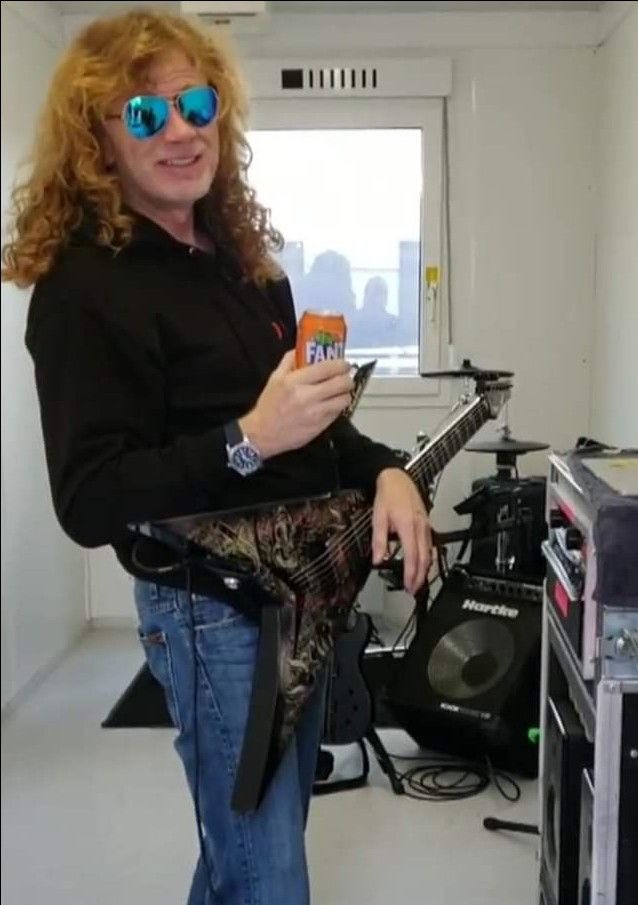 Dailyhtstn's tweet image. "Now you know how I keep my hair nice and orange looking."
