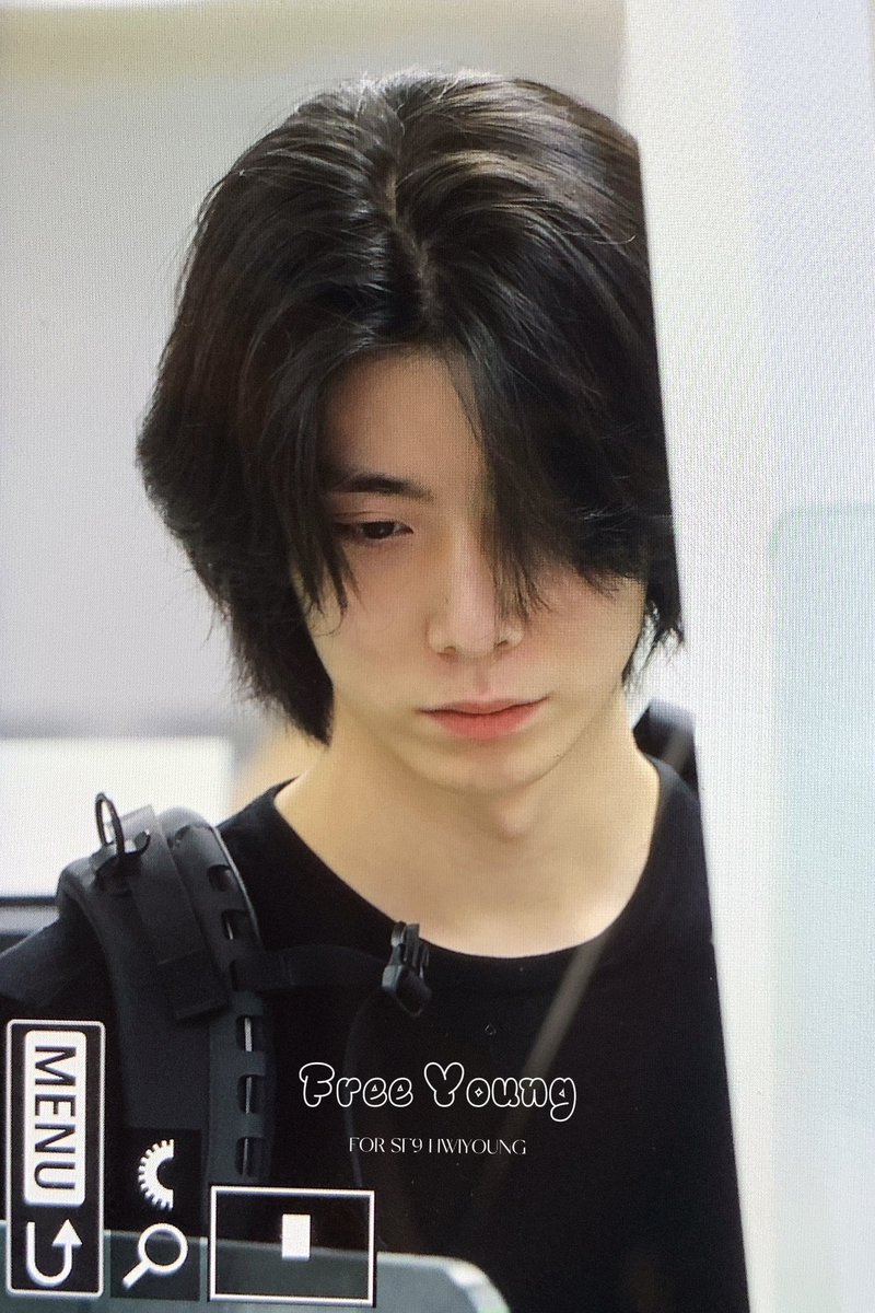 Freeyoung0511's tweet photo. 250725 일본가즈아~

#SF9 #에스에프나인 #휘영 #HWIYOUNG #フィヨン @0_rbsl https://t.co/tEr8cooSxb