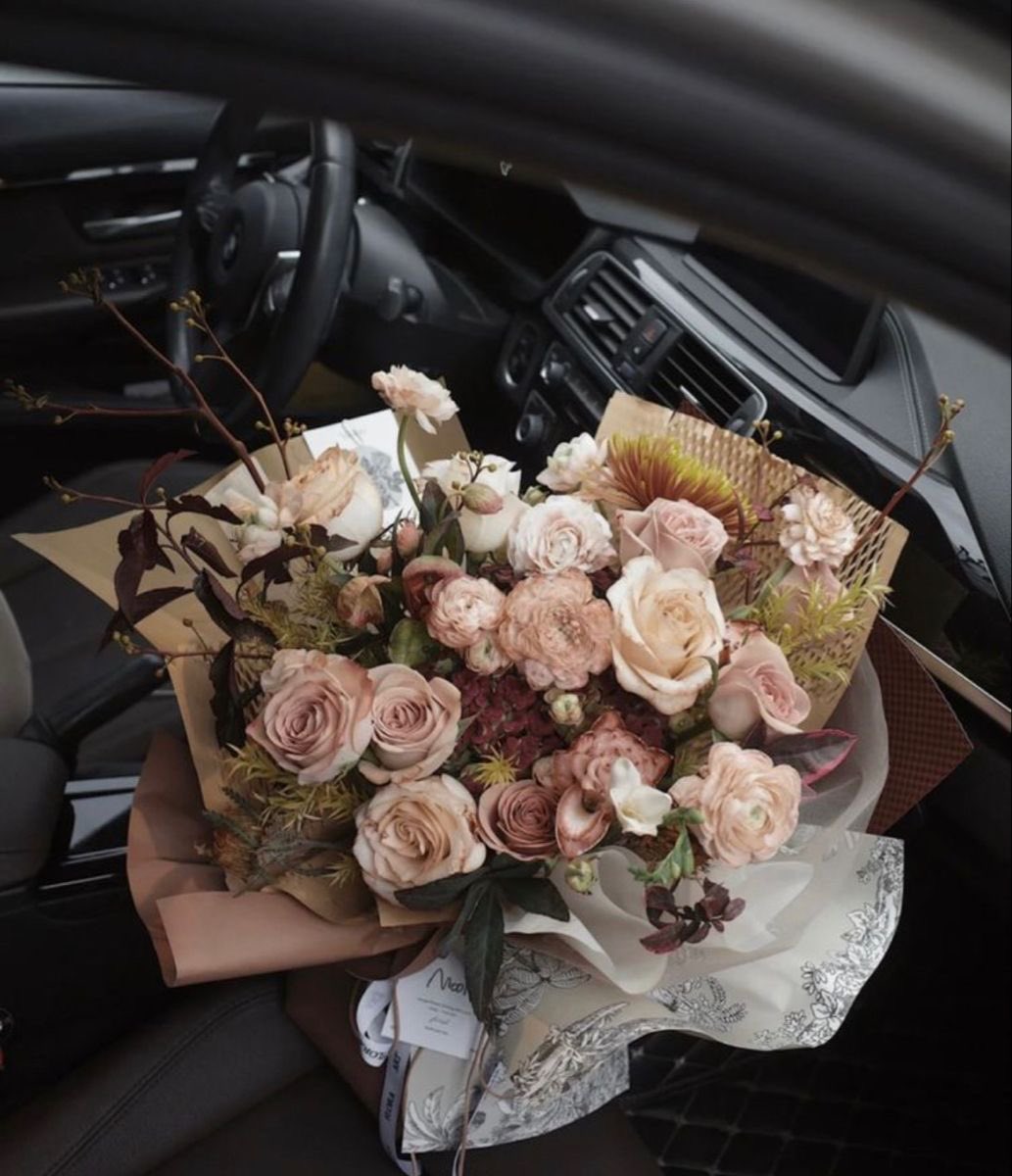 modernlilithh's tweet image. friday 🤎