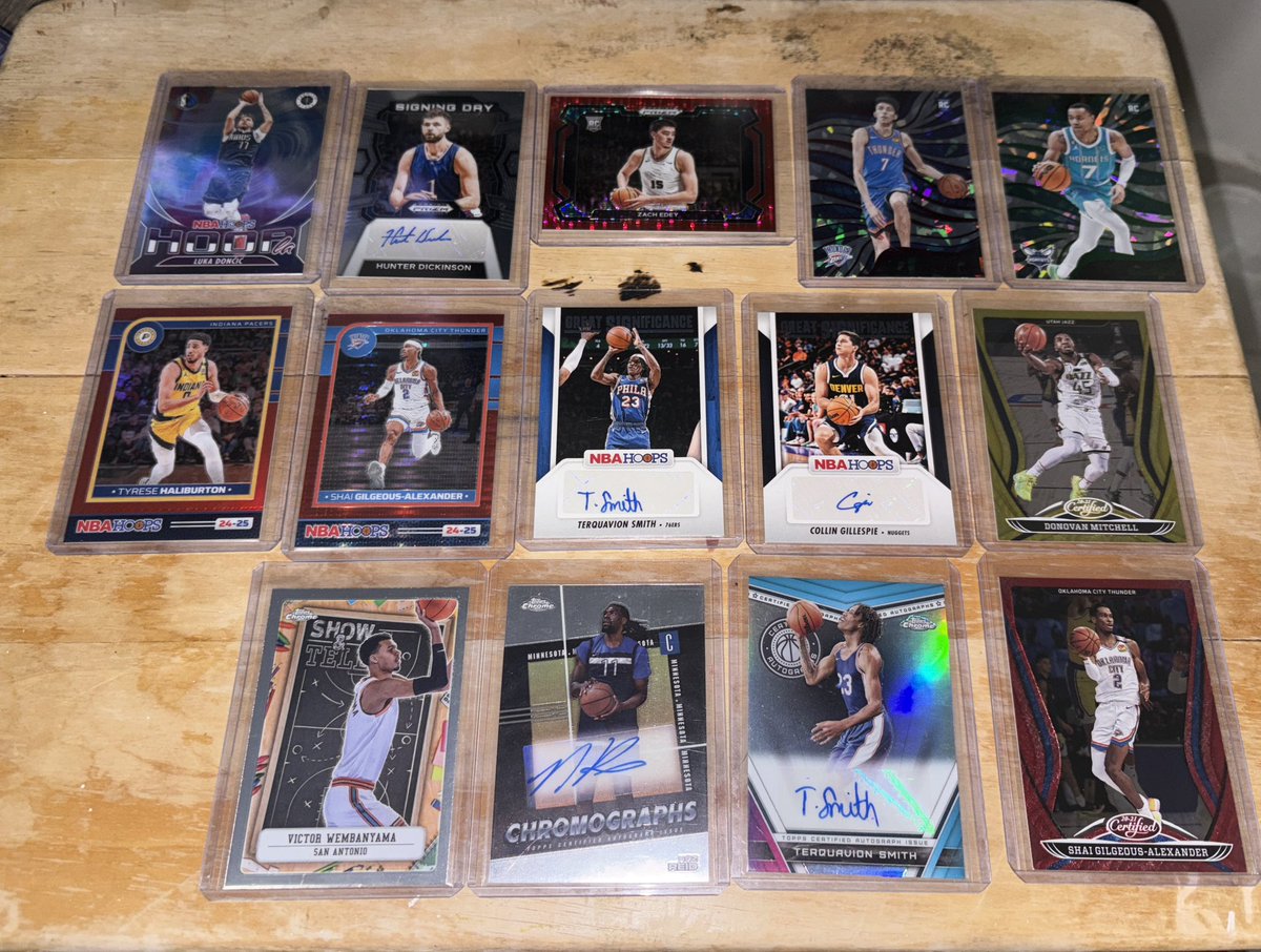 JFVV0912's tweet image. Here are some past pulls from Topps Chrome, Hoops, Panini Draft Picks, Certified, Revolution Asia, Premium Stock
Shai 141/19
Tyrese 72/99
McGowens 37/88
Edey 278/299
#TBBCrew #NBA #TradingCards
