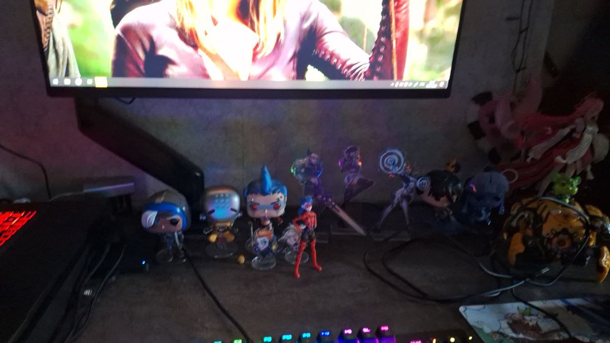 Akeozul's tweet image. If figures with the Luna and Magik appear in my city, I will immediately add them to my collection, by the way. By the way, in my collection who is interested