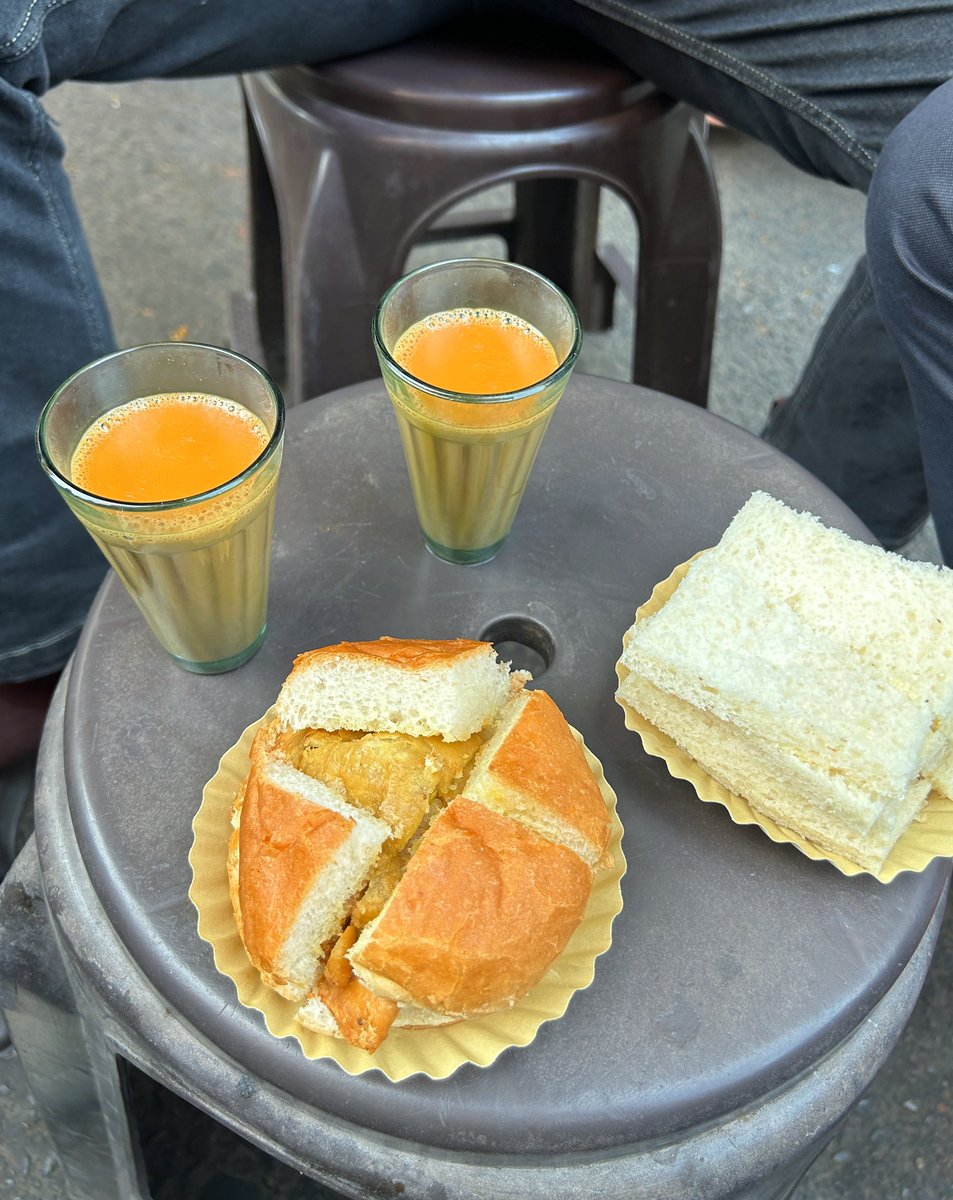 aaraynsh's tweet image. Croissant and matcha can never match this.