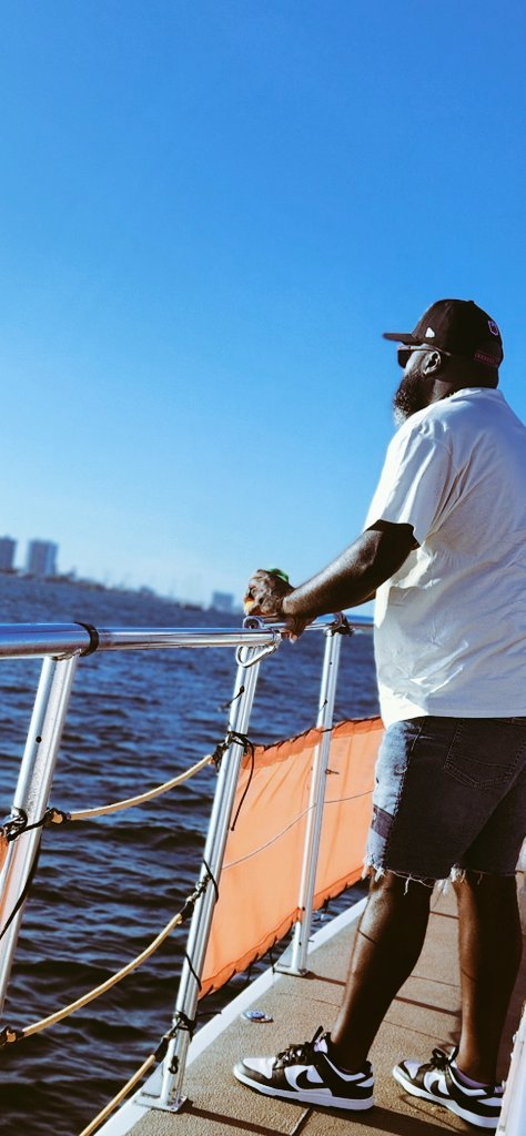 UncleShaw's tweet photo. Meanwhile, my album is about to be fire 😆😆😆 https://t.co/tWiheLoGk3